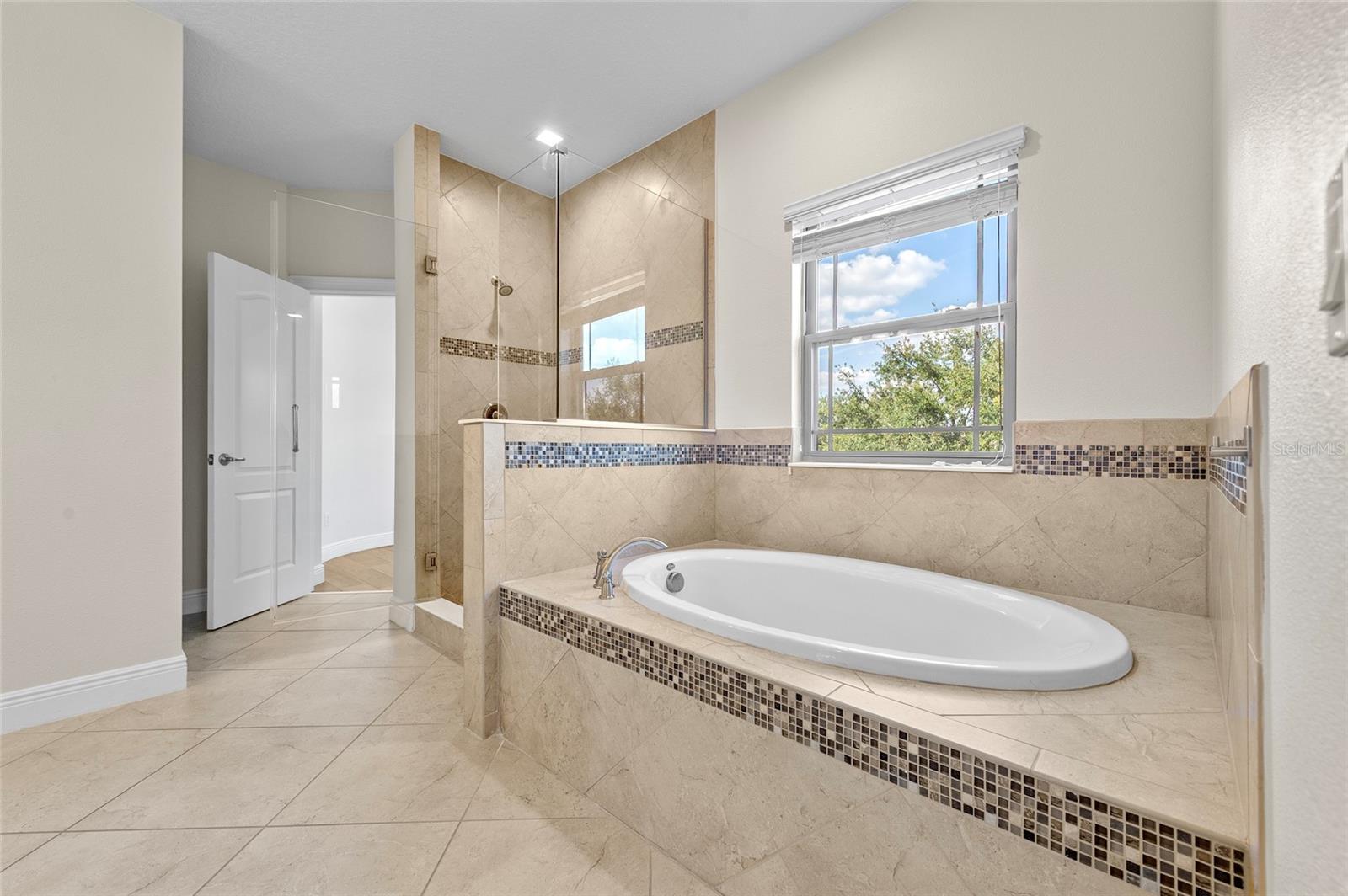 Image 39 of 48 For 808 Sherbourne Circle