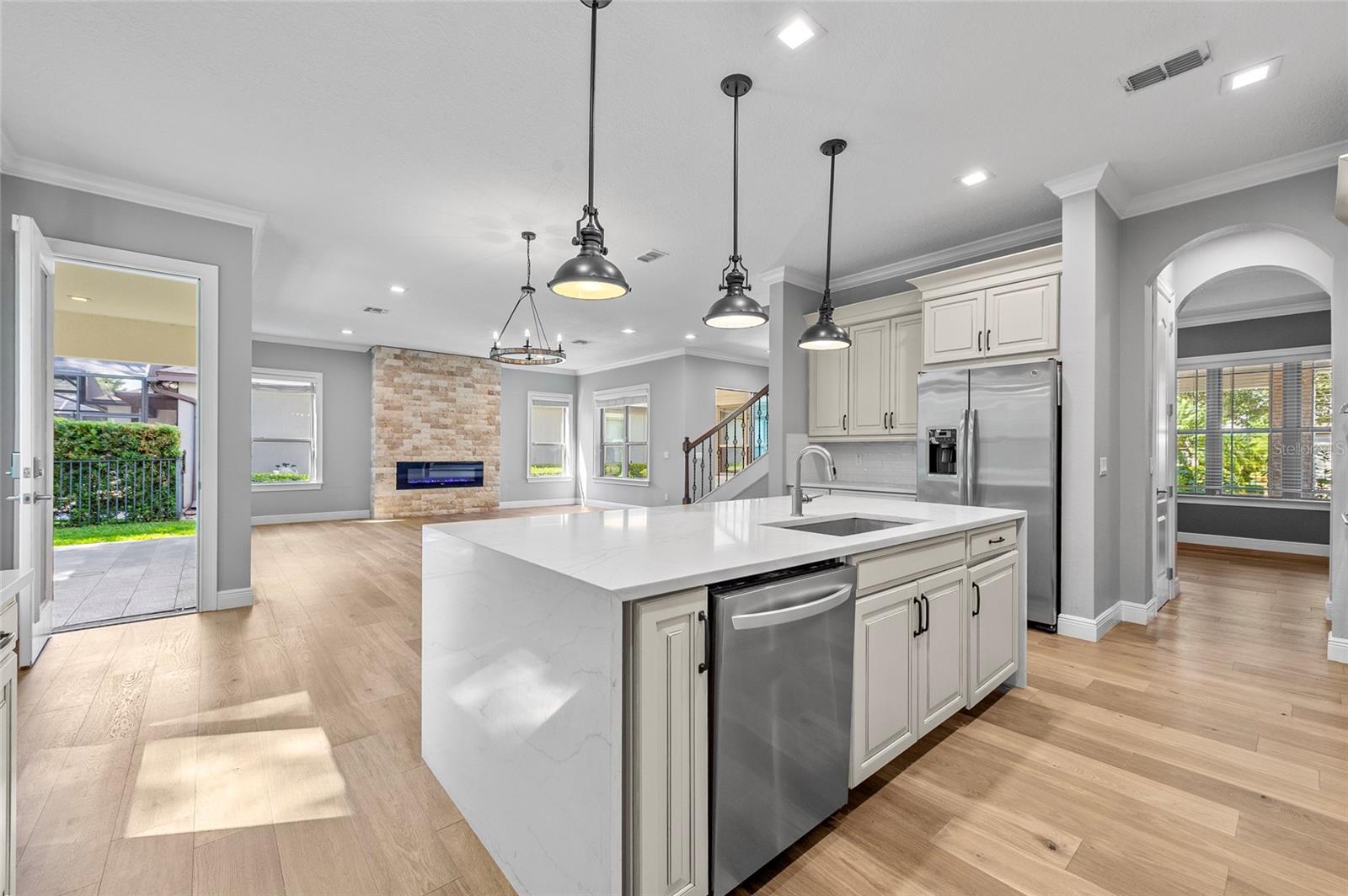 Image 4 of 48 For 808 Sherbourne Circle