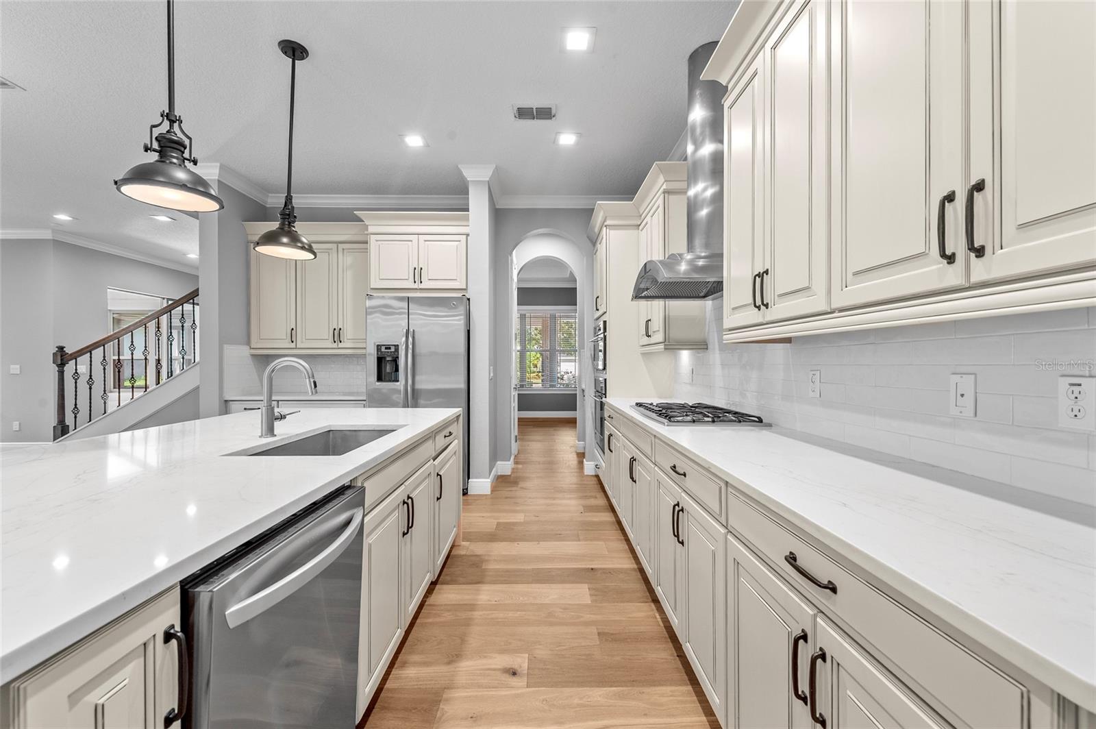 Image 5 of 48 For 808 Sherbourne Circle