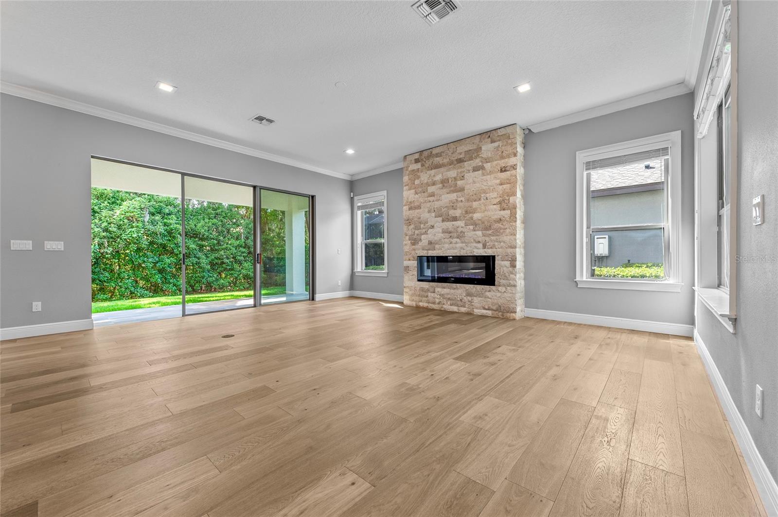 Image 7 of 48 For 808 Sherbourne Circle