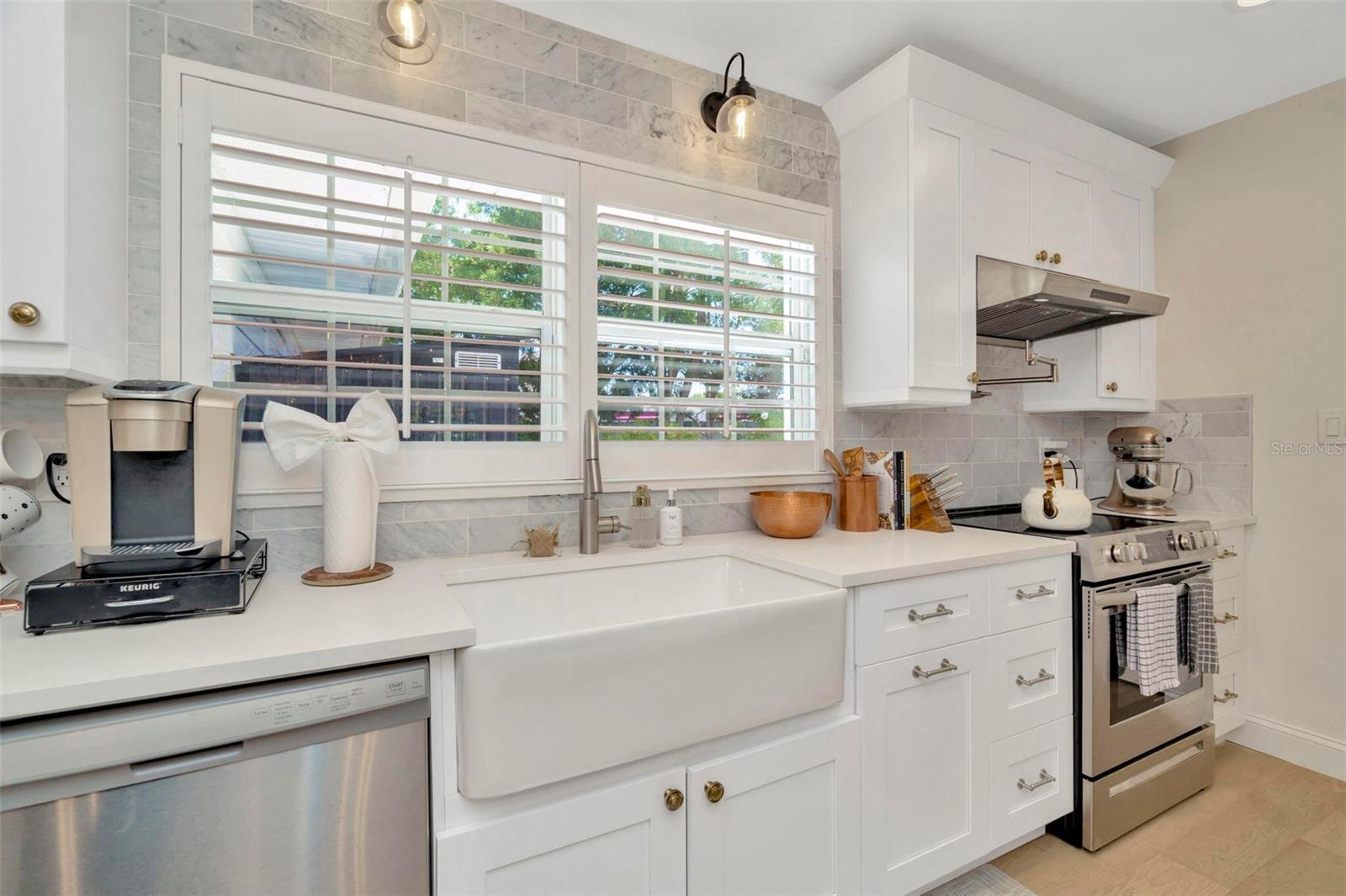 Listing photo id 9 for 709 Himes Avenue