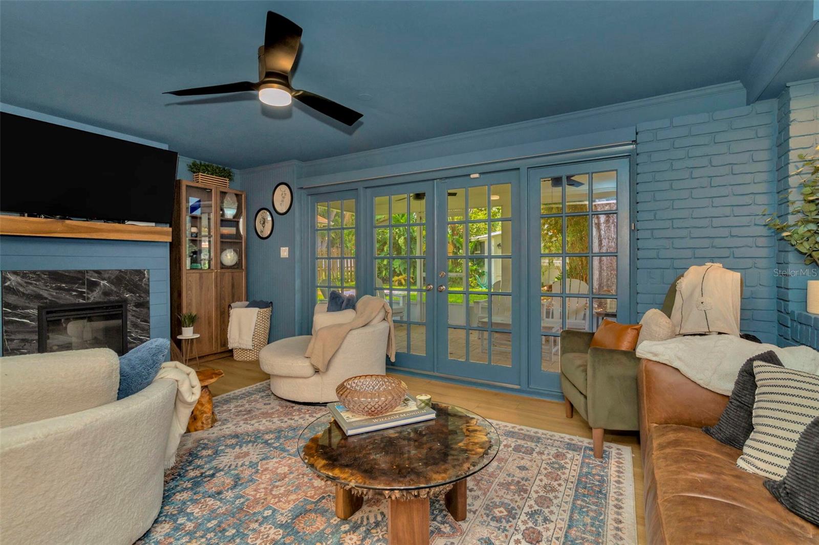 Listing photo id 14 for 709 Himes Avenue