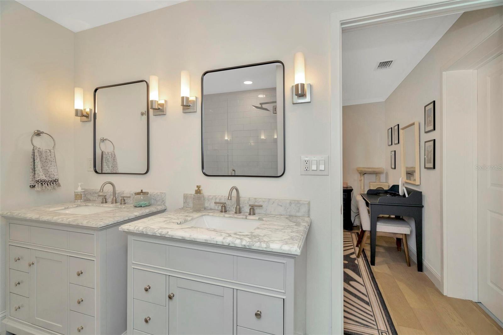 Listing photo id 25 for 709 Himes Avenue