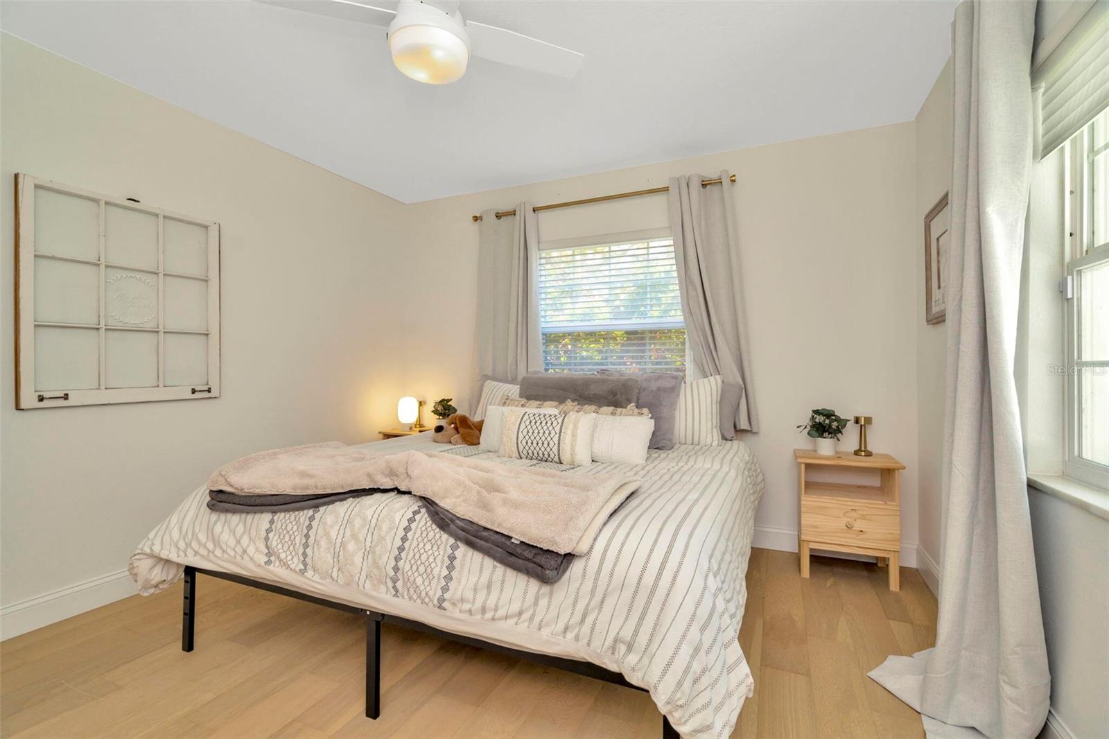 Listing photo id 28 for 709 Himes Avenue