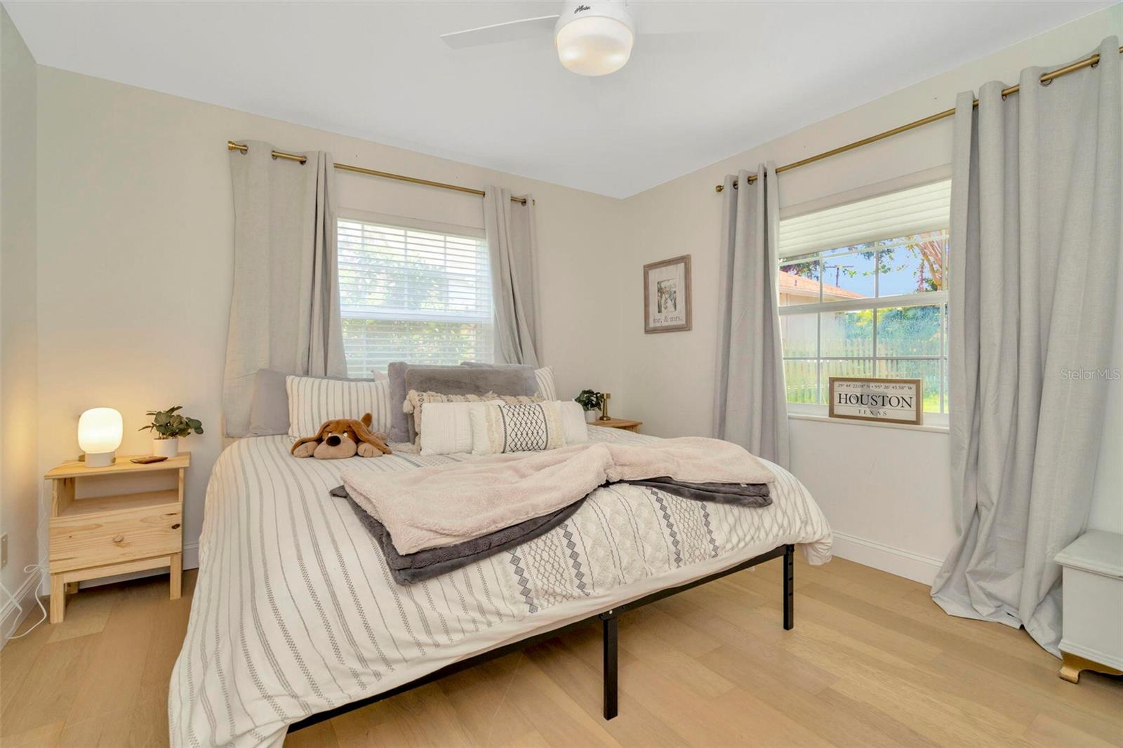 Listing photo id 29 for 709 Himes Avenue