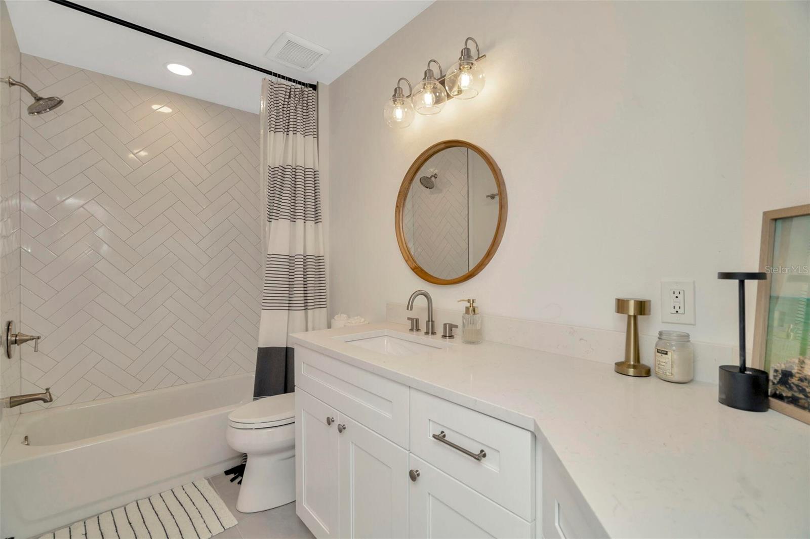 Listing photo id 33 for 709 Himes Avenue