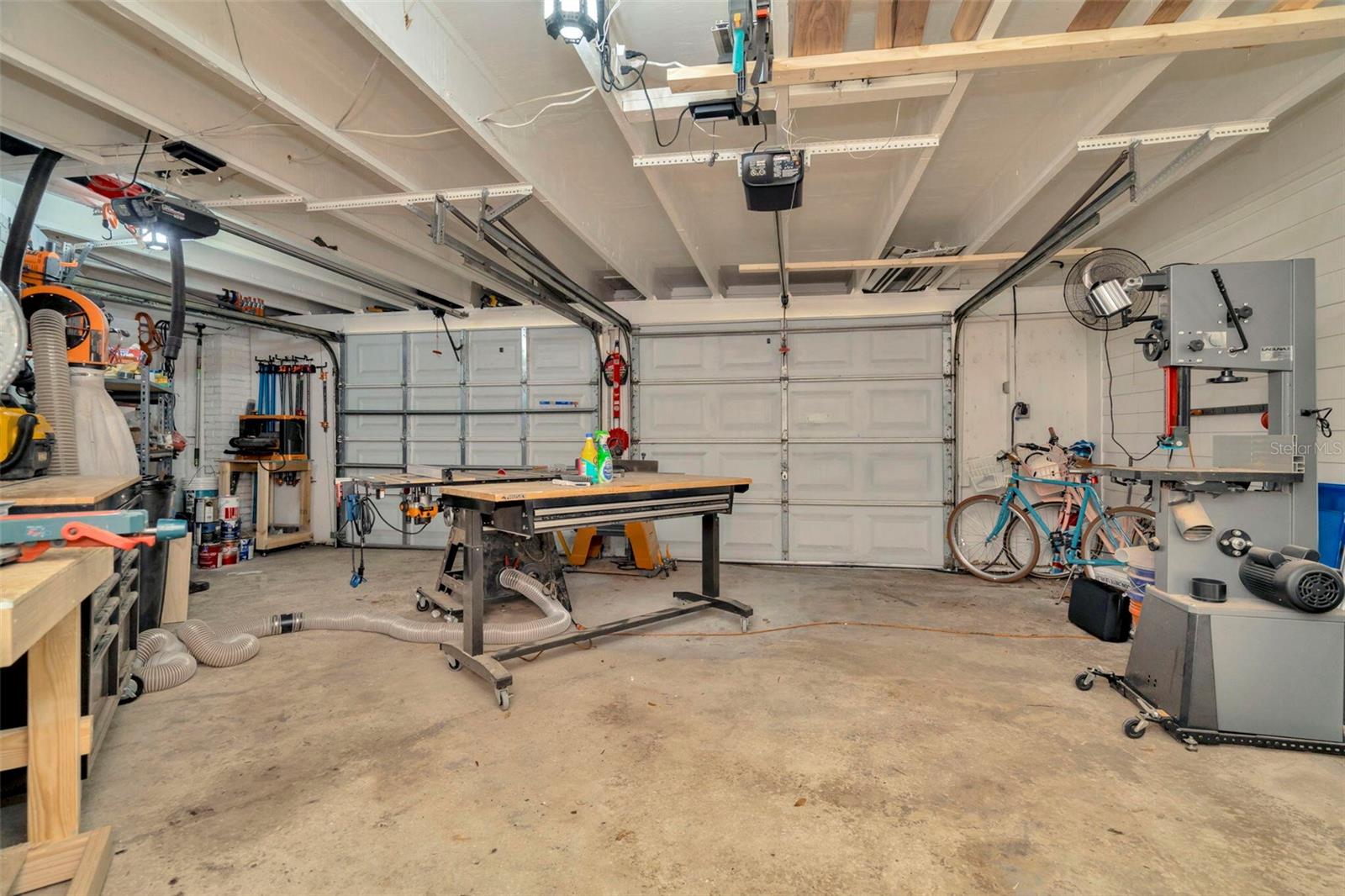 Listing photo id 37 for 709 Himes Avenue