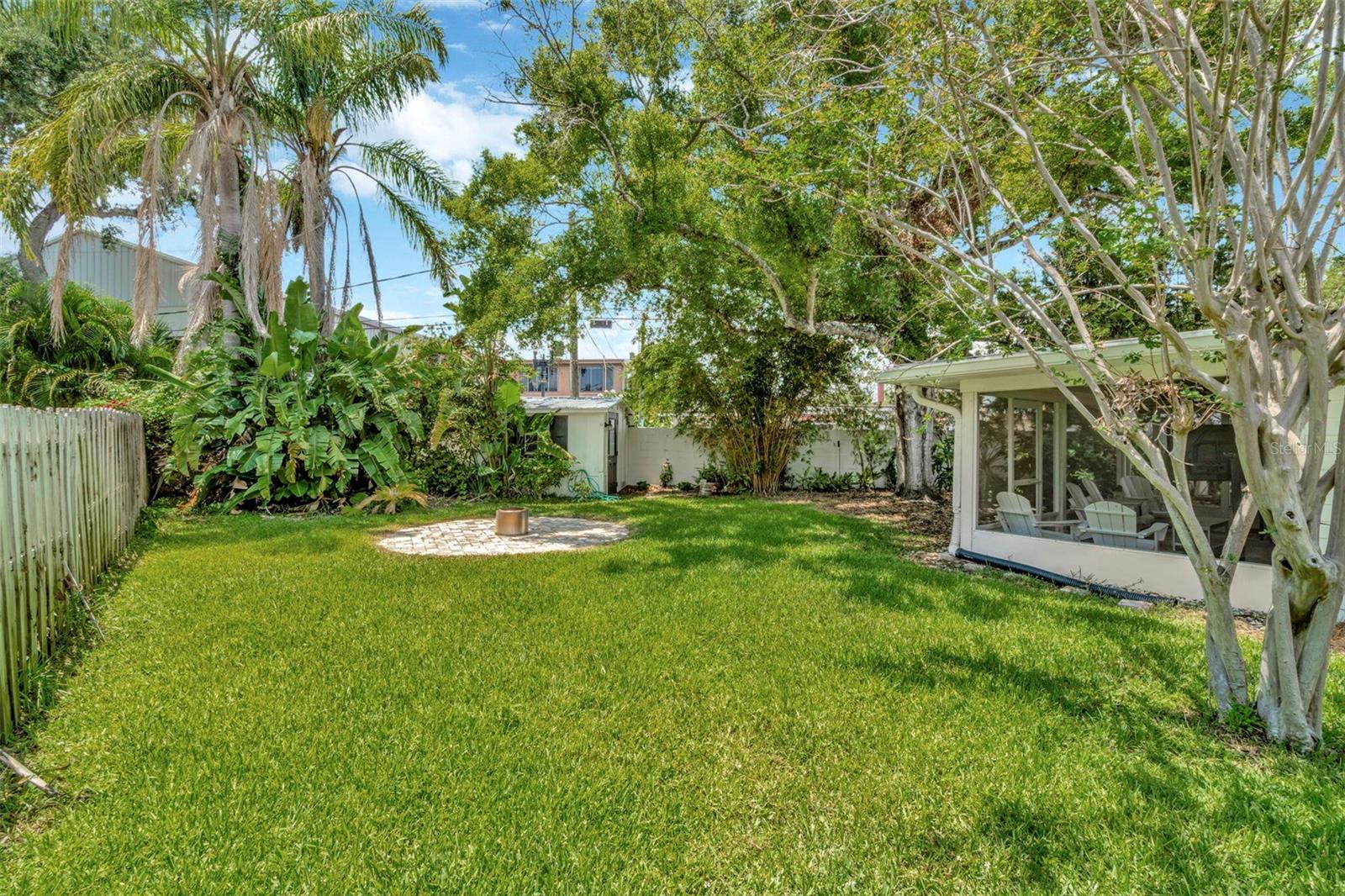 Listing photo id 39 for 709 Himes Avenue