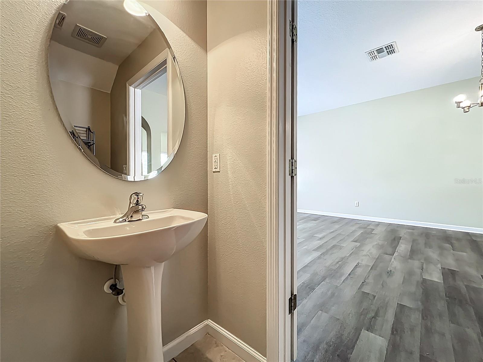 Image 20 of 97 For 16724 Cedar Crest Drive