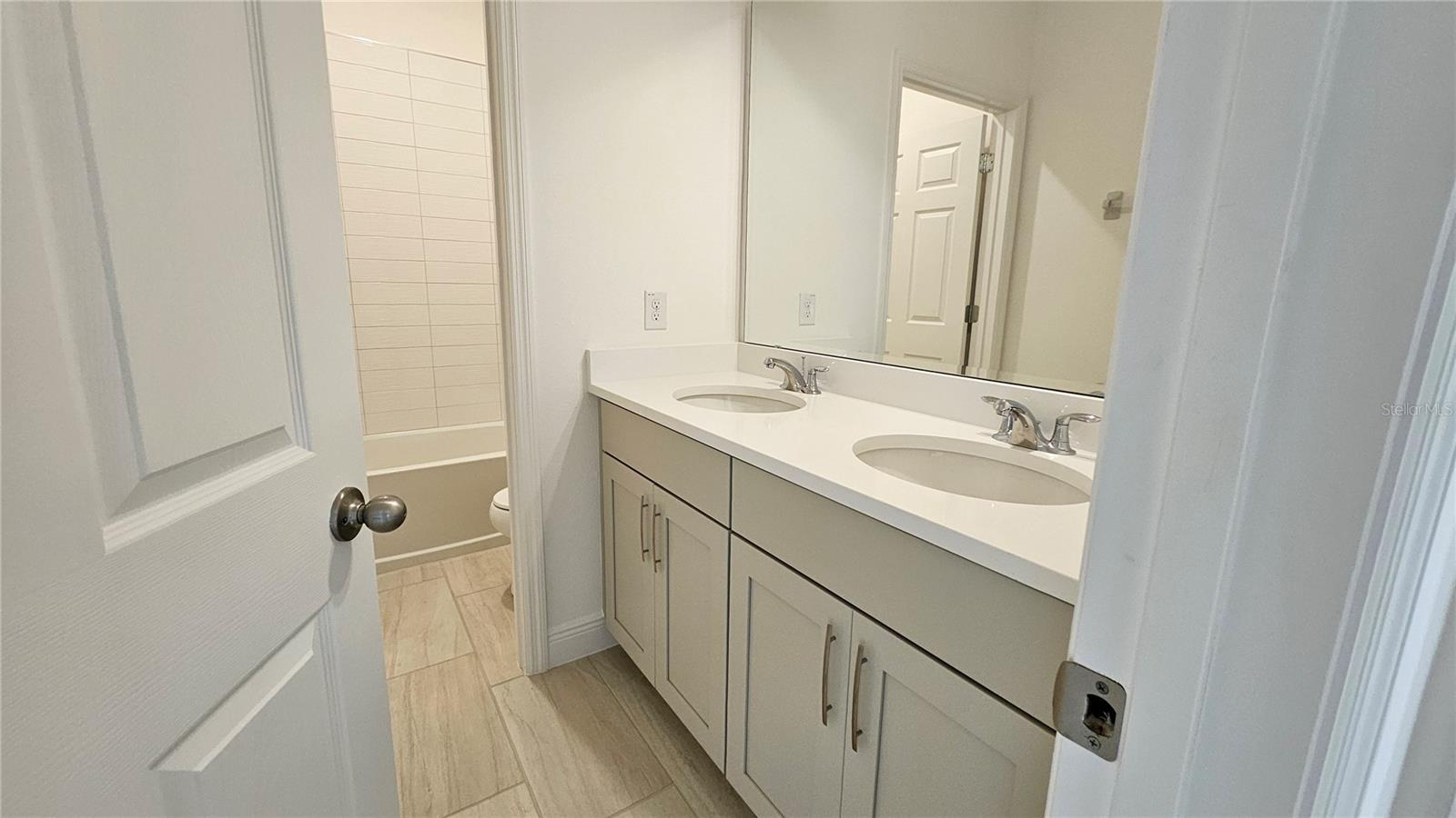 Image 18 of 43 For 7831 Syracuse Drive