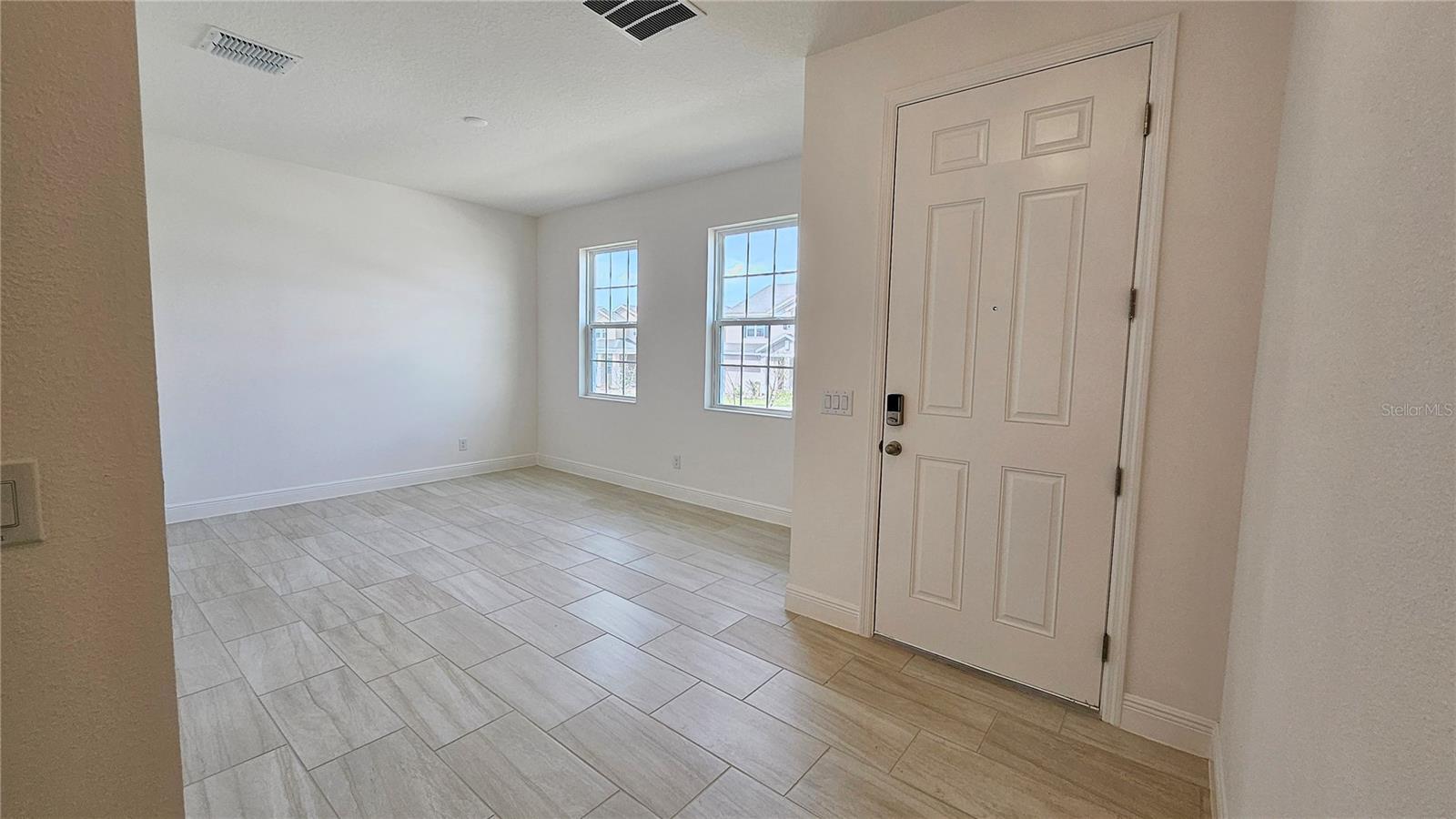 Image 4 of 43 For 7831 Syracuse Drive