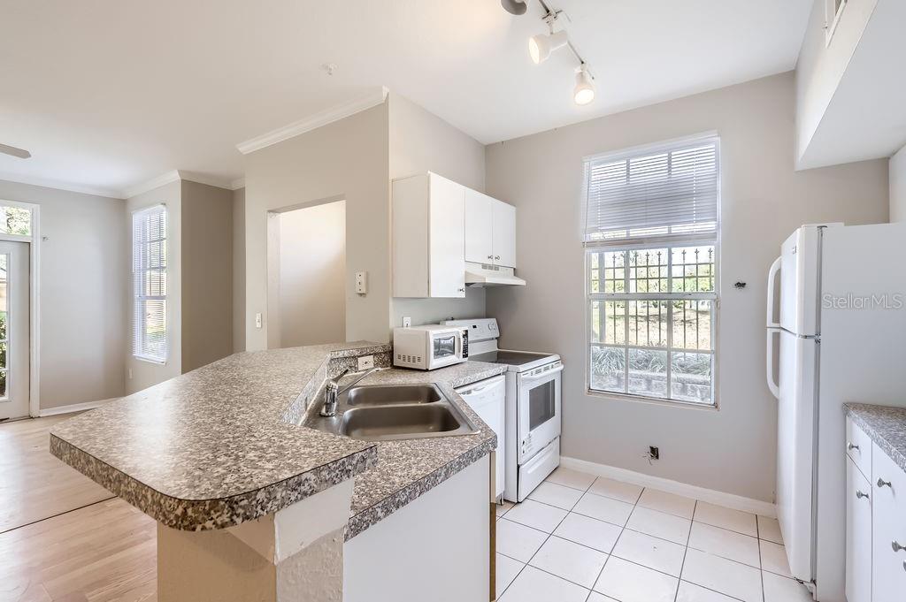 Image 3 of 11 For 6340 Raleigh Street 1002