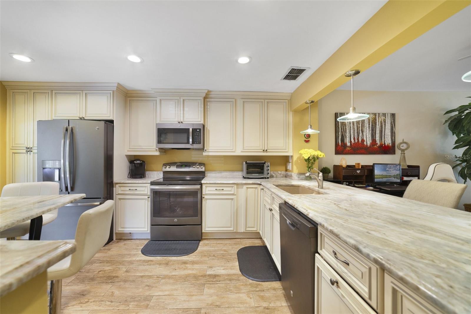 Image 3 of 21 For 1074 Kensington Park Court 101