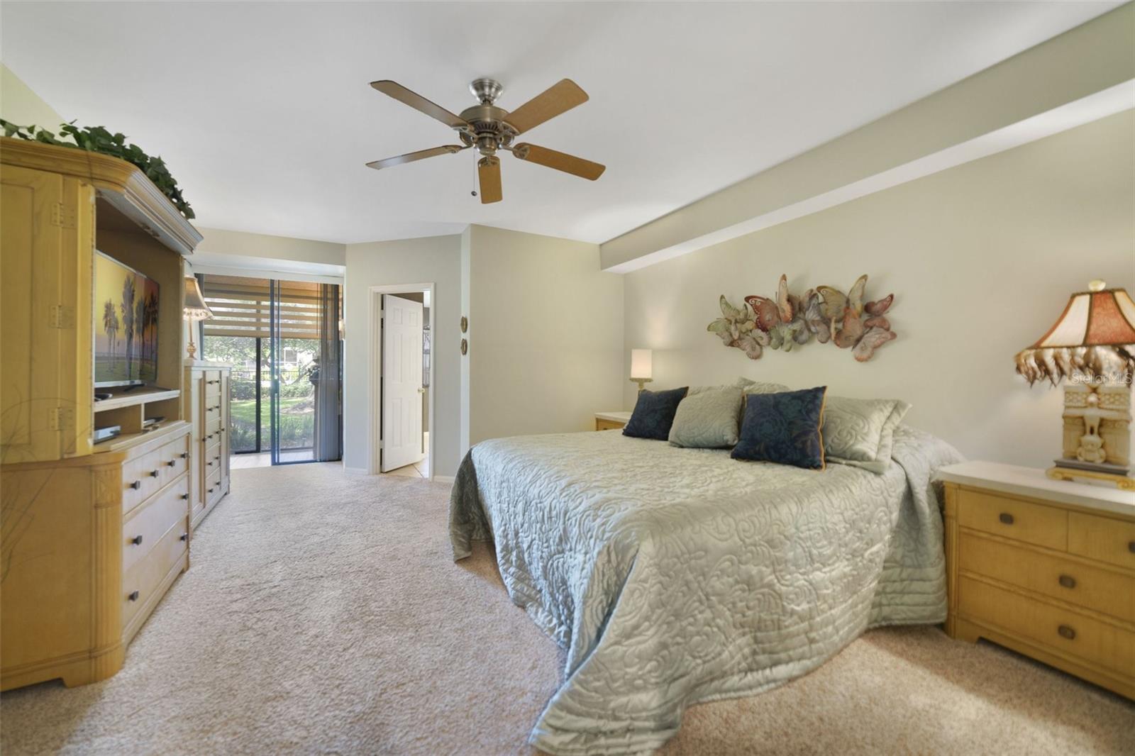 Image 8 of 21 For 1074 Kensington Park Court 101