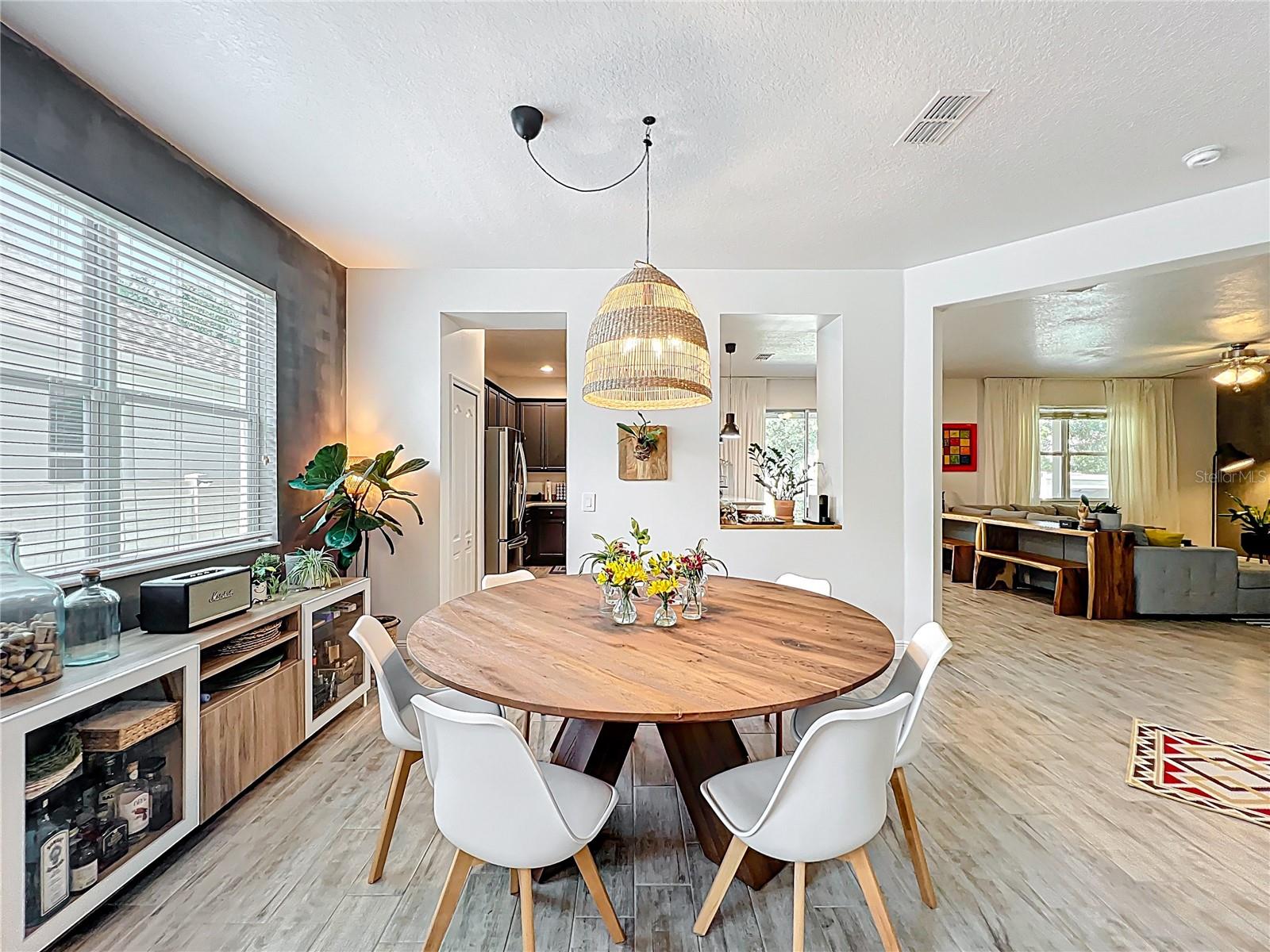 Image 10 of 41 For 11868 Thatcher Avenue