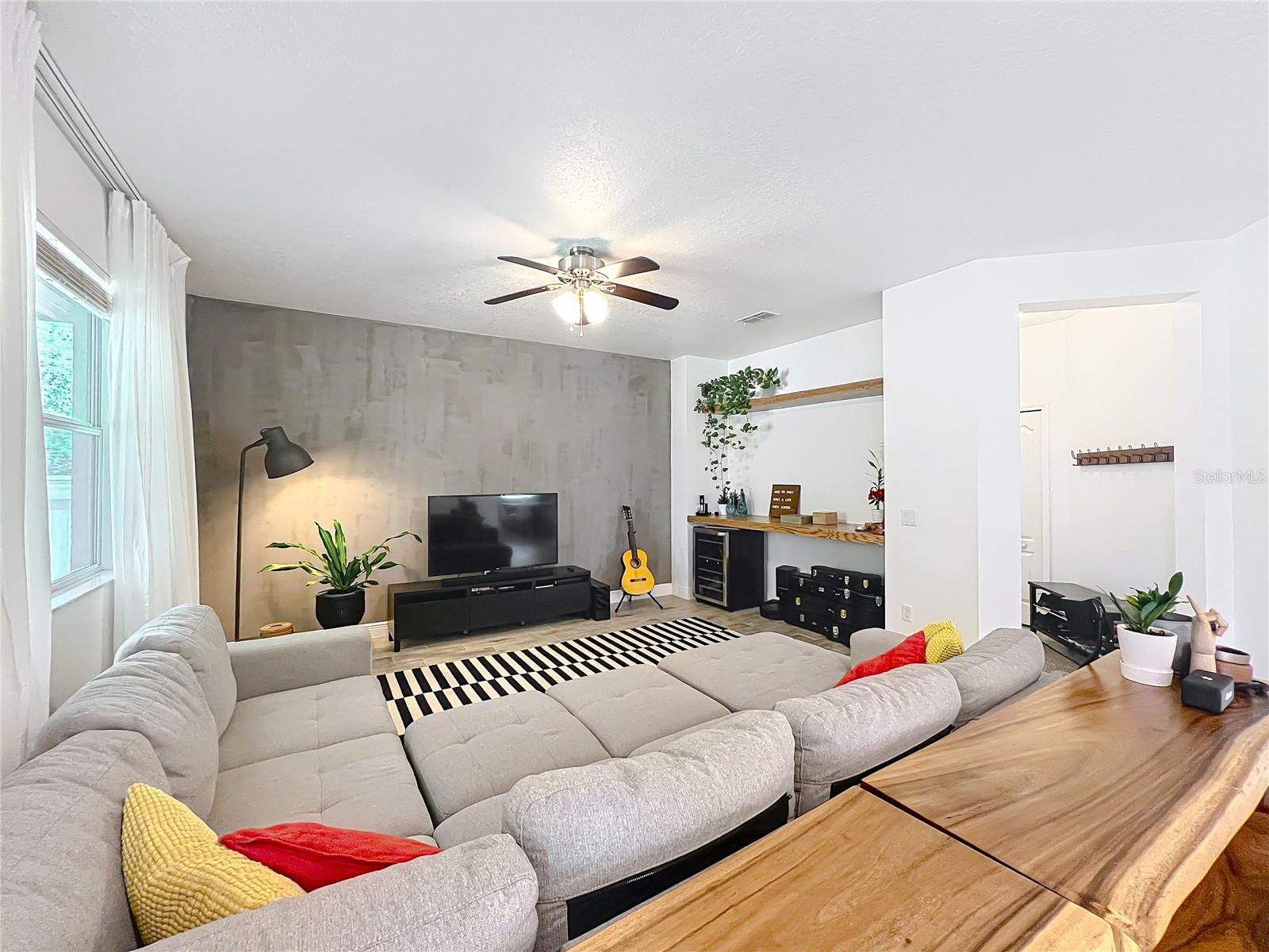 Image 15 of 41 For 11868 Thatcher Avenue
