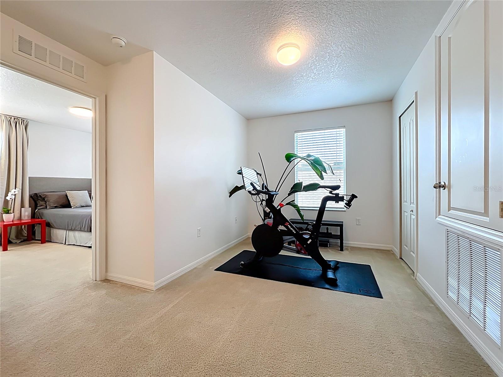 Image 22 of 41 For 11868 Thatcher Avenue