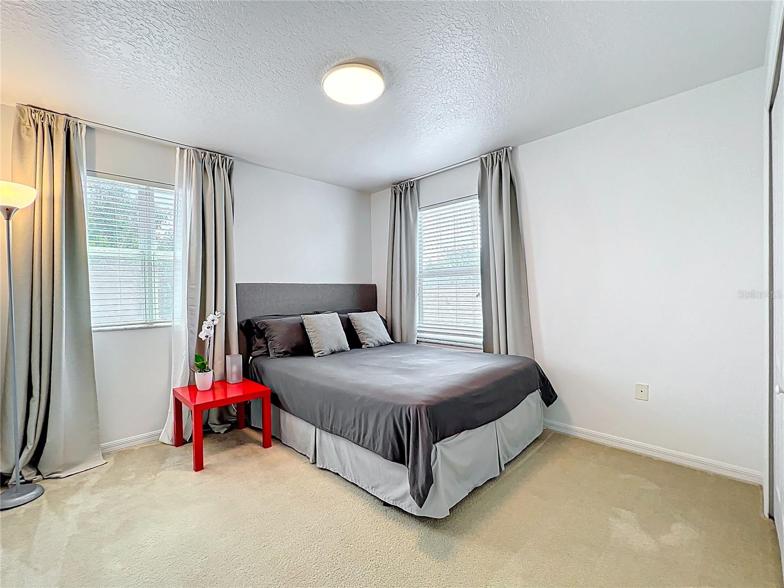 Image 28 of 41 For 11868 Thatcher Avenue