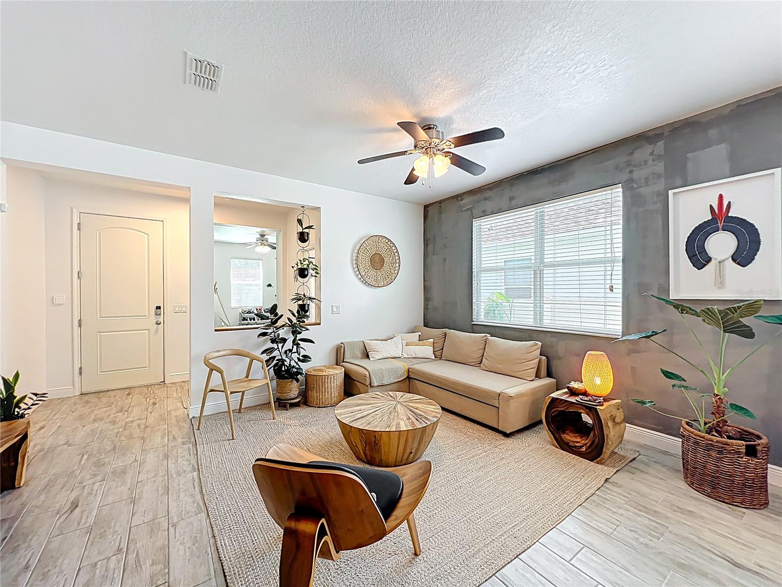 Image 8 of 41 For 11868 Thatcher Avenue
