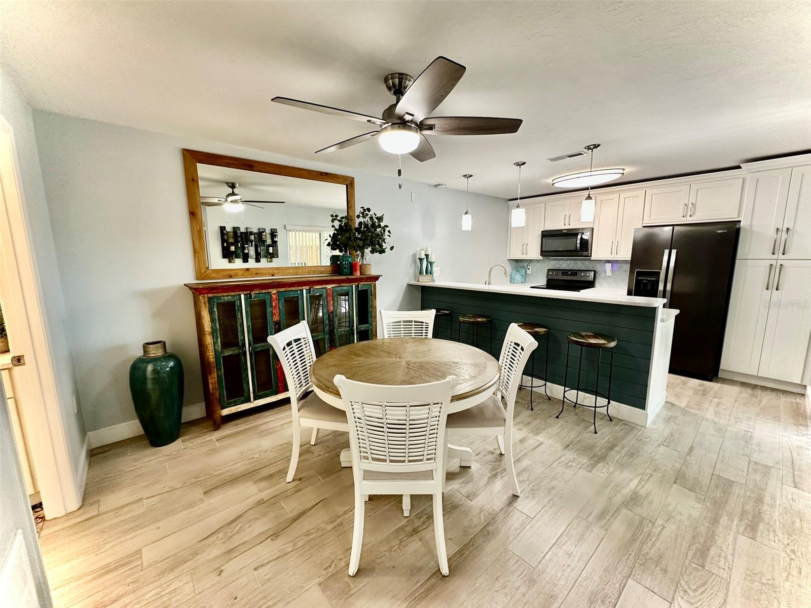 Image 4 of 43 For 200 Banana River Boulevard 703