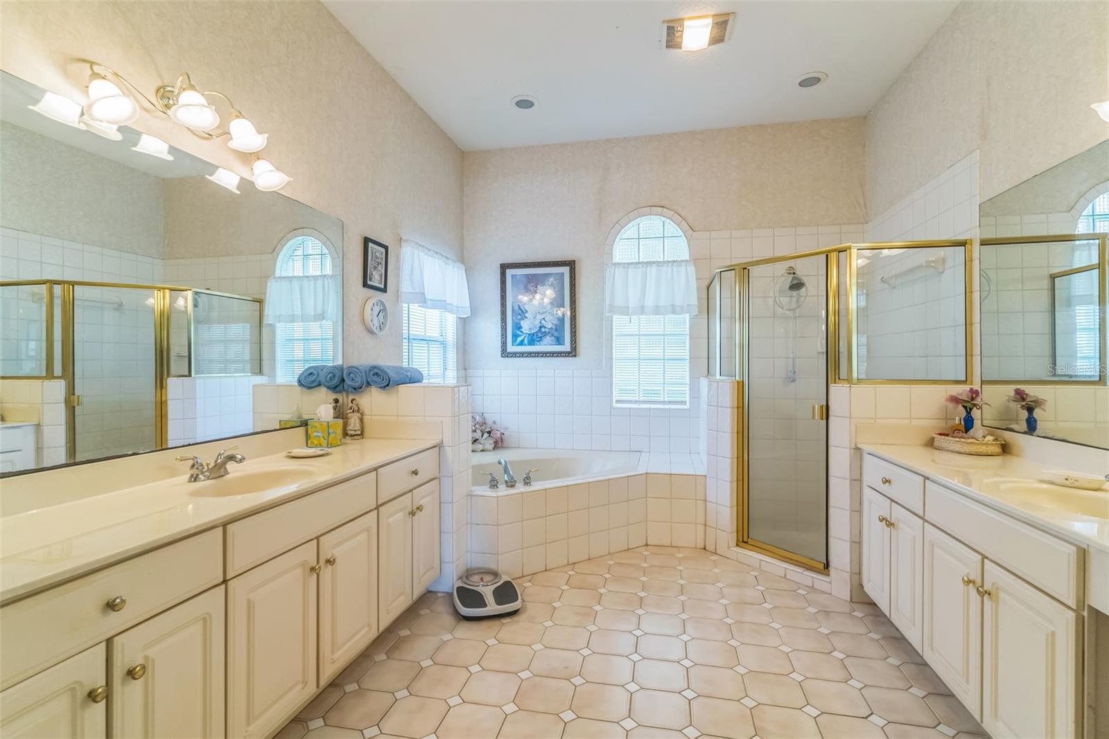 Image 21 of 31 For 34239 Woodridge Lane