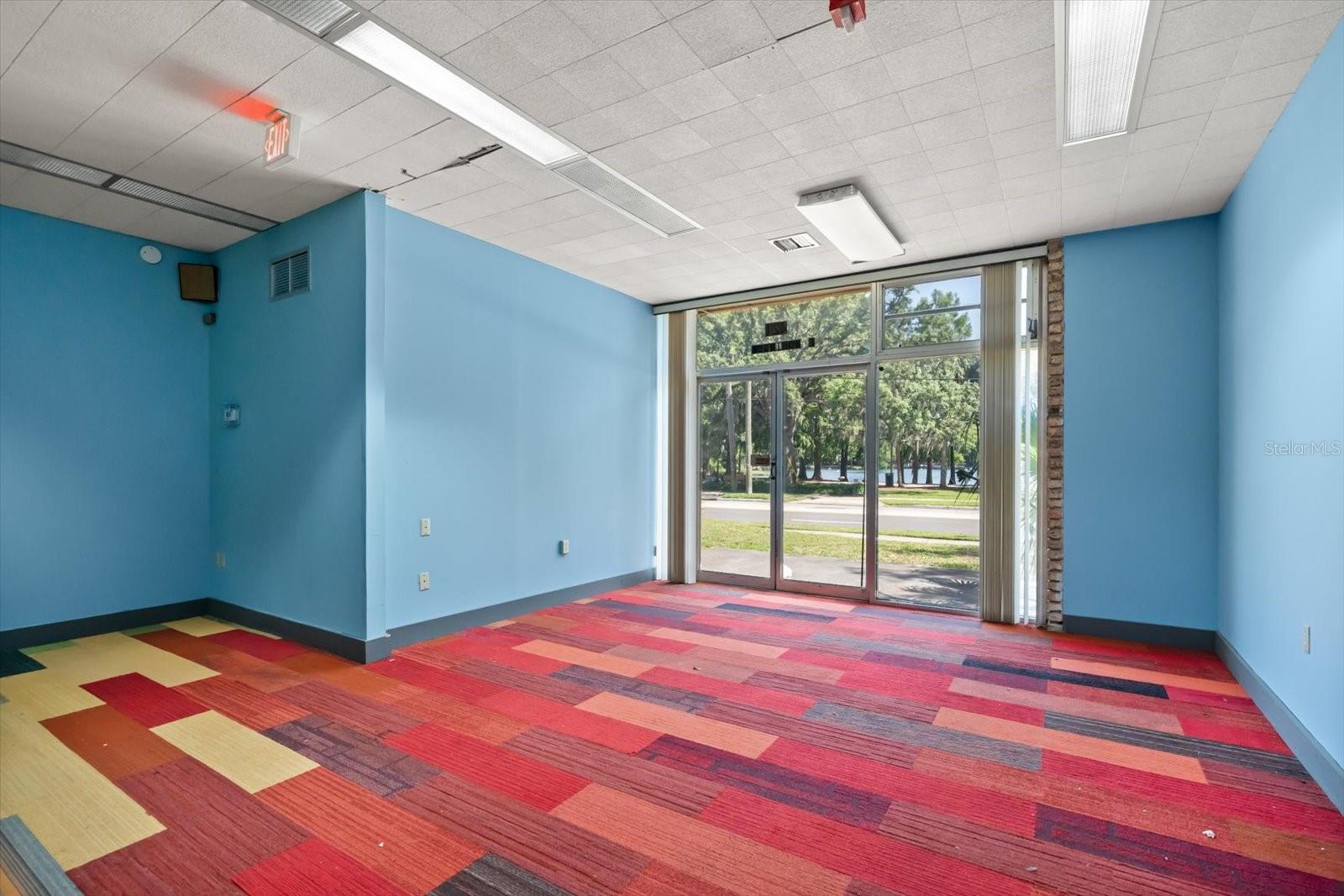 Image 10 of 20 For 421 Robinson Street