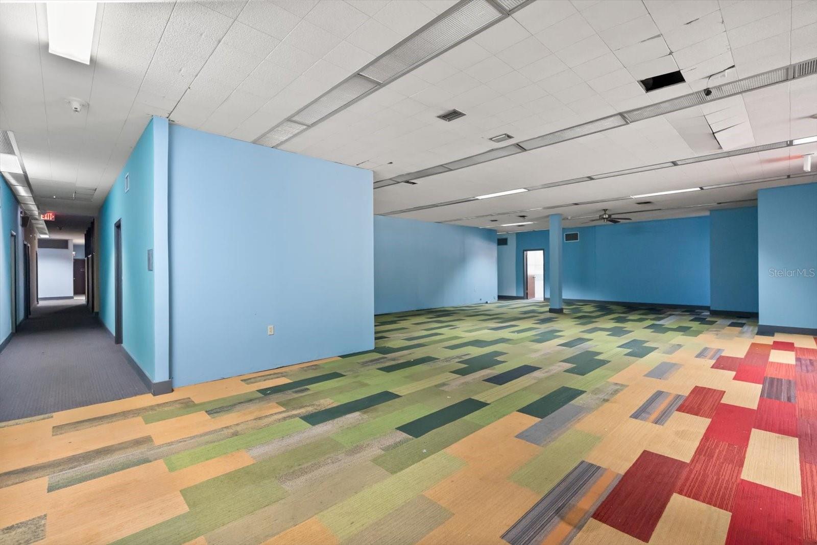 Image 11 of 20 For 421 Robinson Street