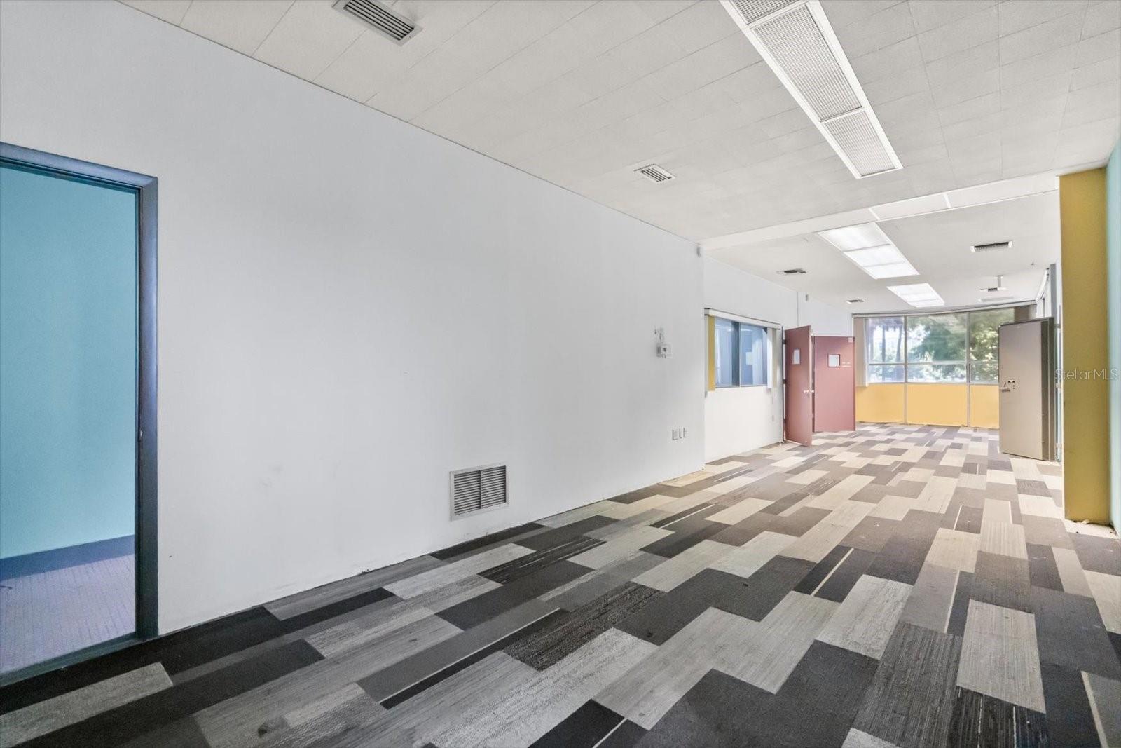 Image 16 of 20 For 421 Robinson Street