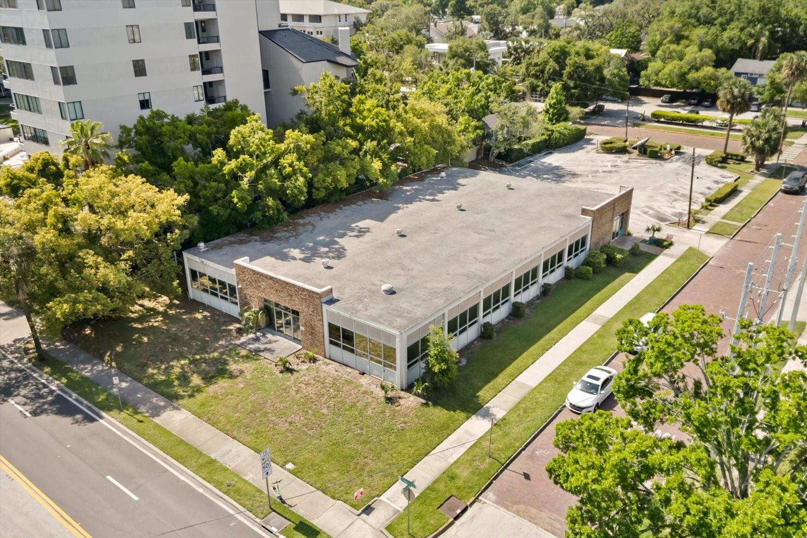 Image 3 of 20 For 421 Robinson Street