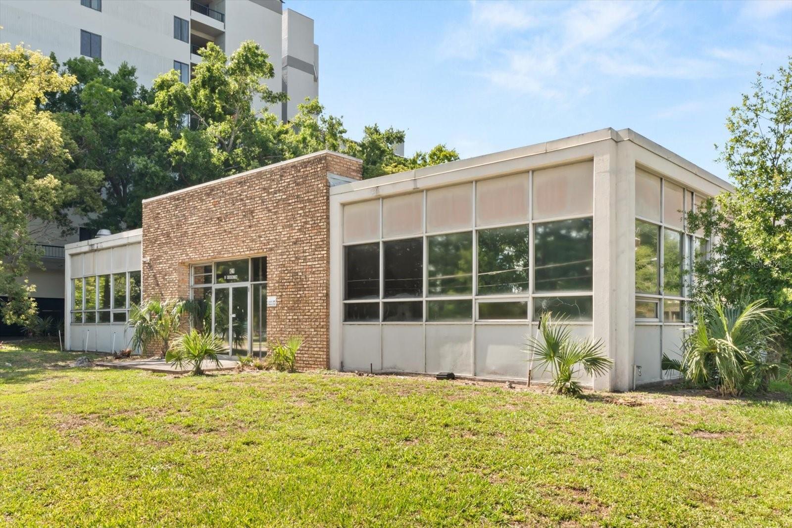 Image 7 of 20 For 421 Robinson Street