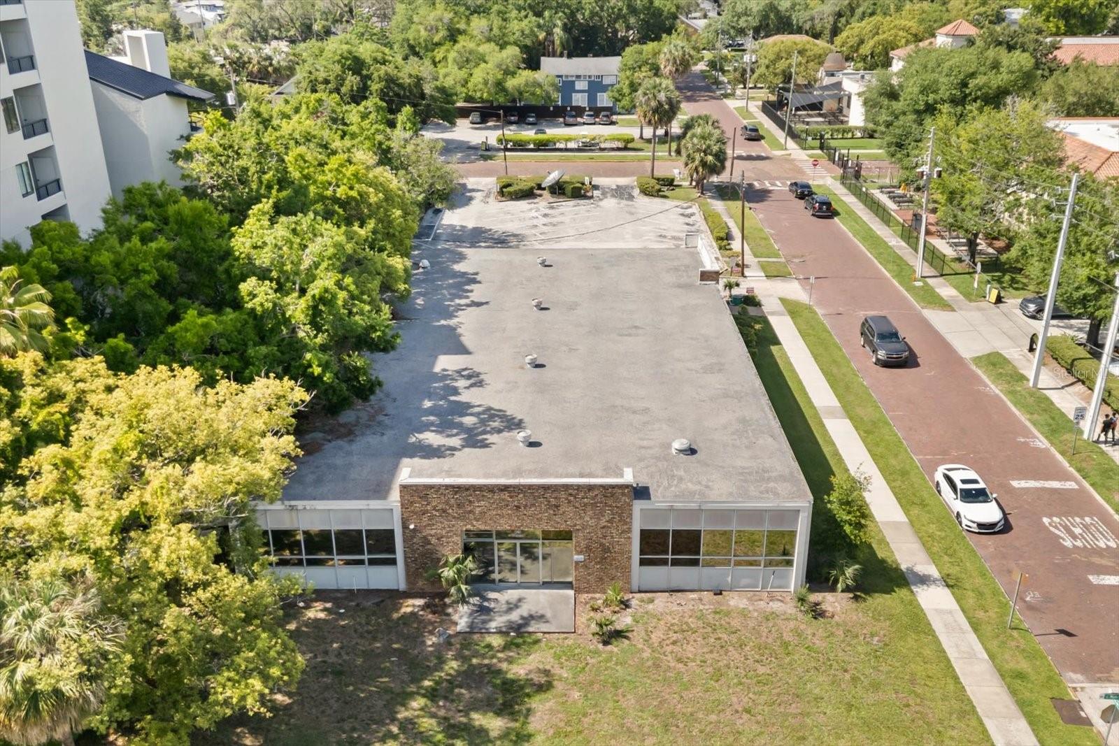 Image 8 of 20 For 421 Robinson Street