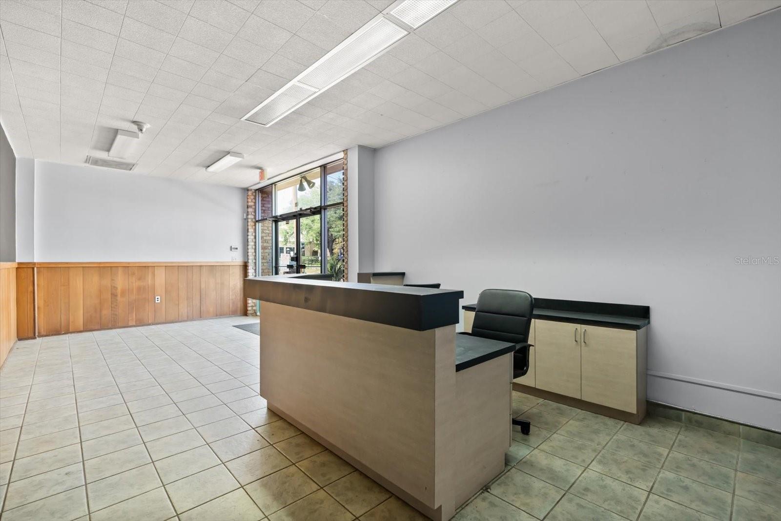 Image 9 of 20 For 421 Robinson Street