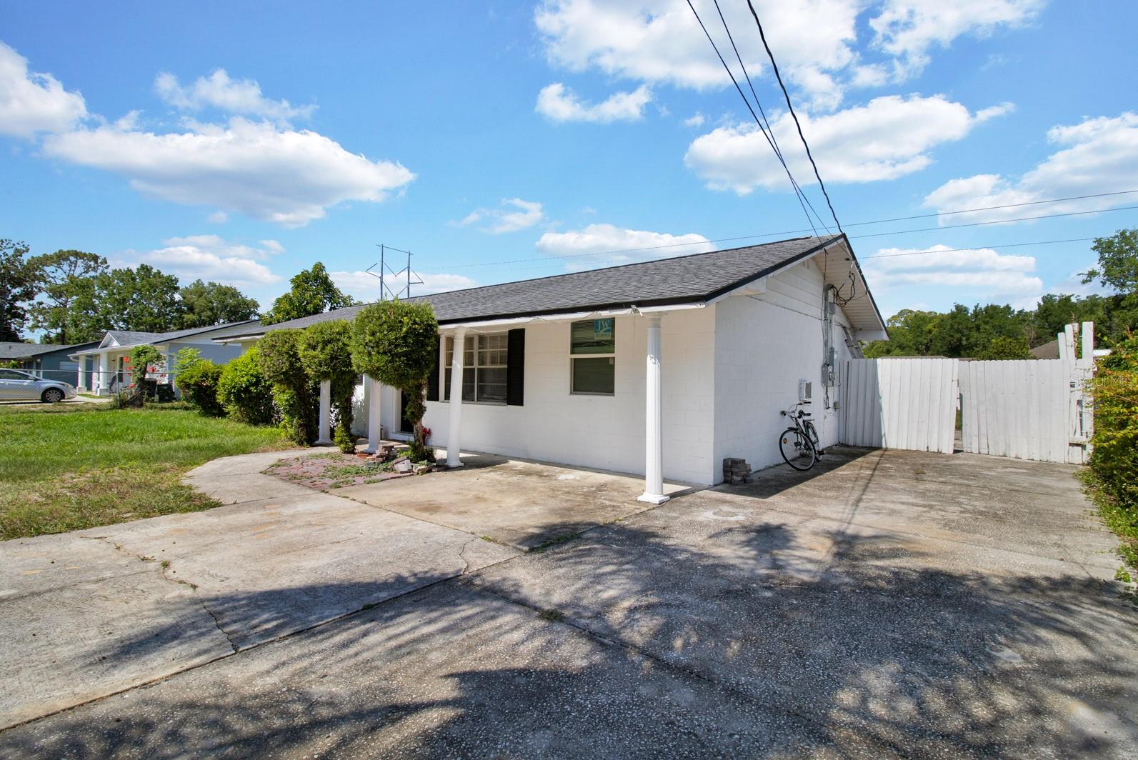 Image 3 of 20 For 1216 Floral Way