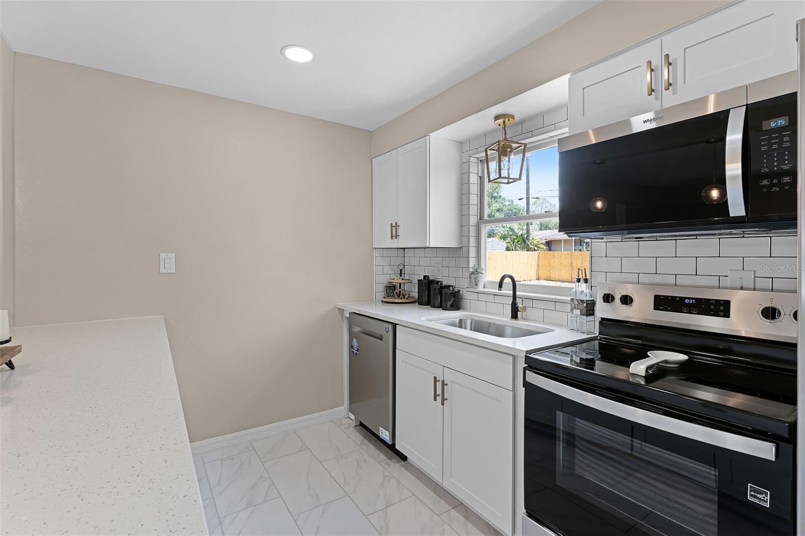 Image 6 of 30 For 410 Seminole Avenue