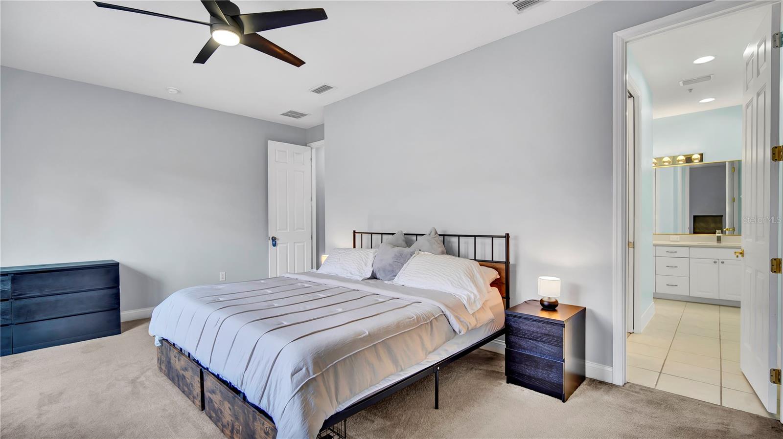 Image 18 of 41 For 5016 Lancaster Street 00