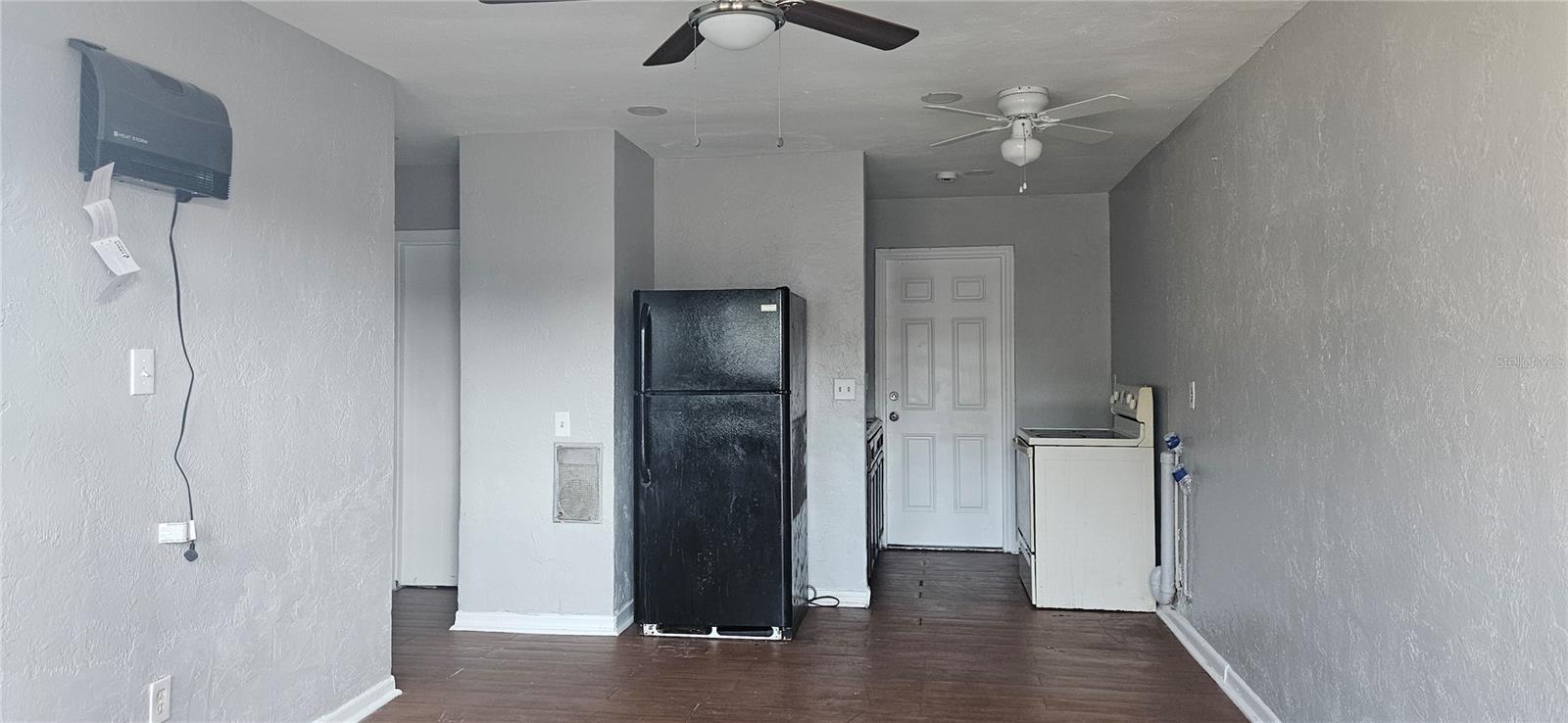 Image 2 of 6 For 430 Charles Street 3