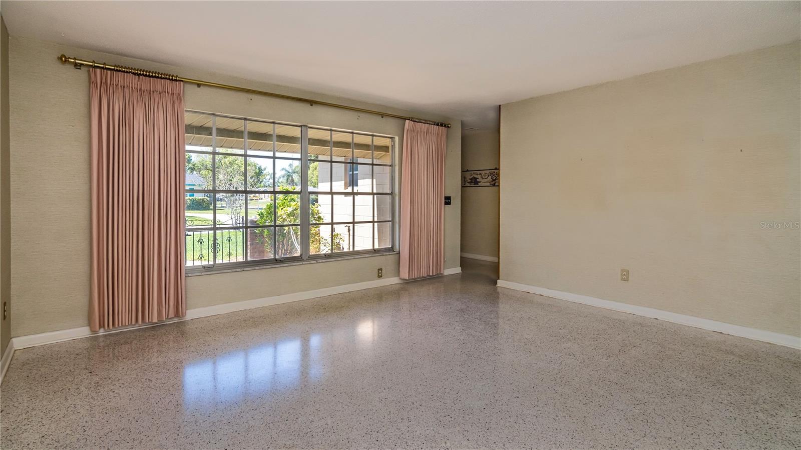 Image 8 of 29 For 3121 Thistlehill Drive