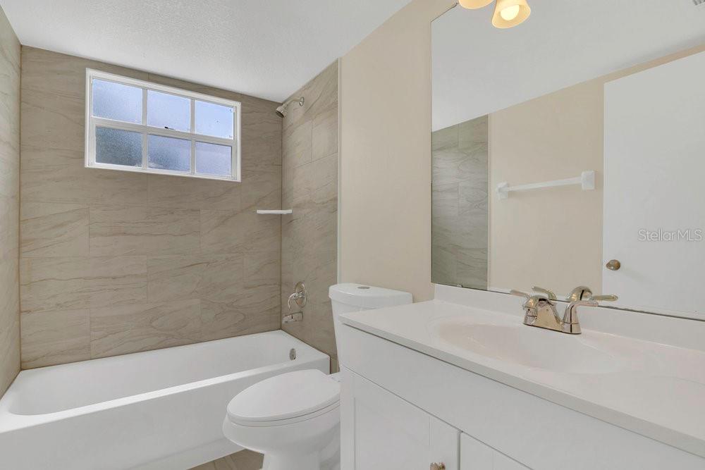 Image 15 of 33 For 2040 Royal Bay Boulevard 31