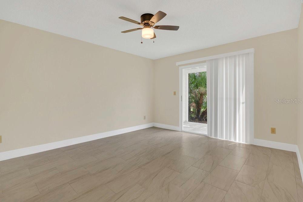 Image 16 of 33 For 2040 Royal Bay Boulevard 31
