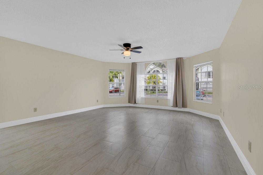 Image 3 of 33 For 2040 Royal Bay Boulevard 31