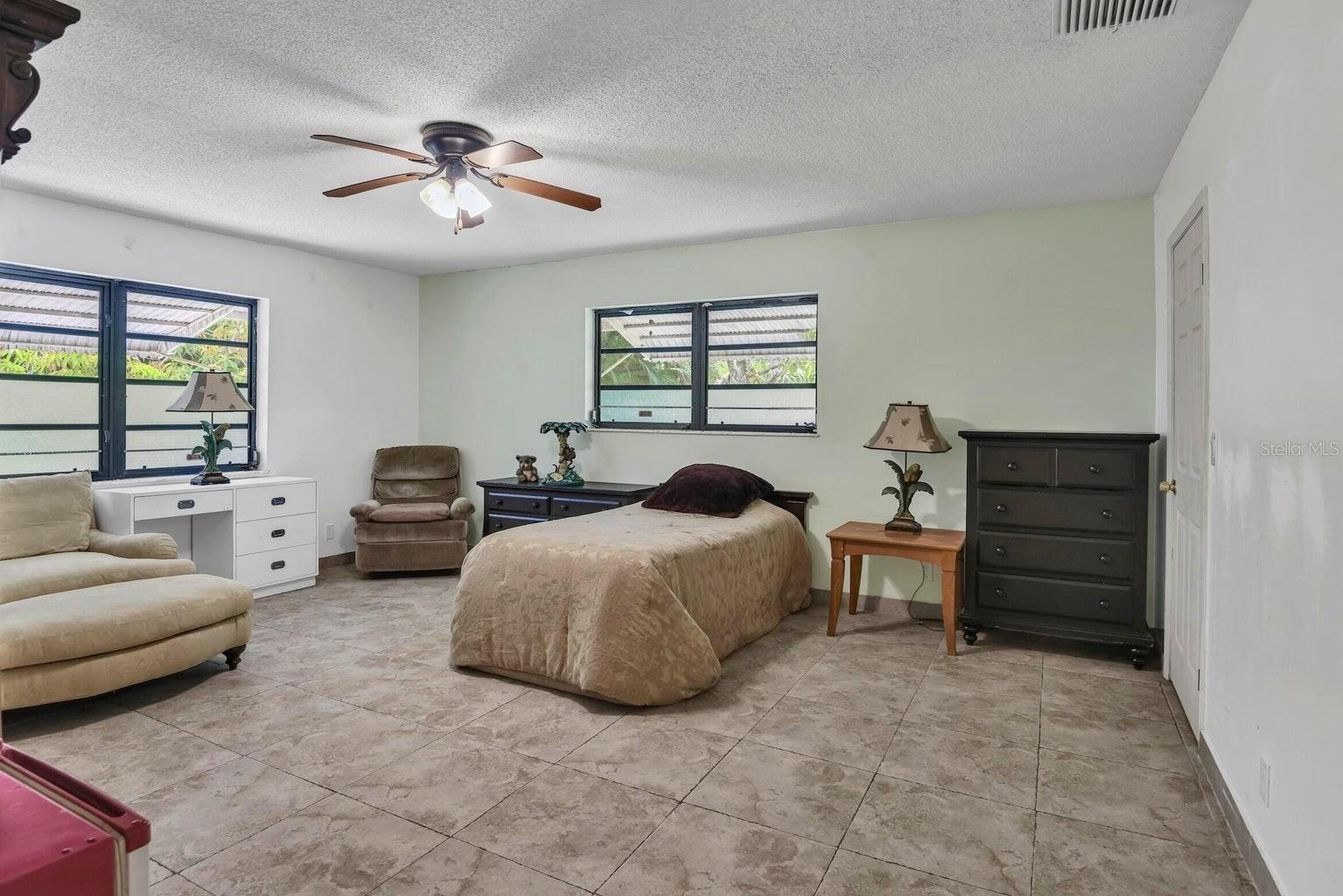 Image 5 of 9 For 16476 107th Drive N