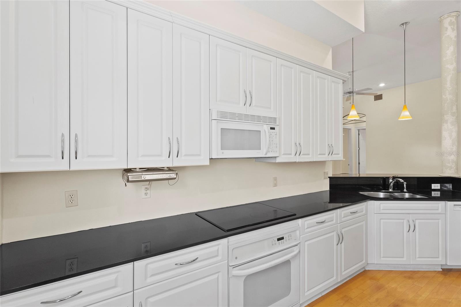 Image 14 of 38 For 548 Hyer Avenue 1