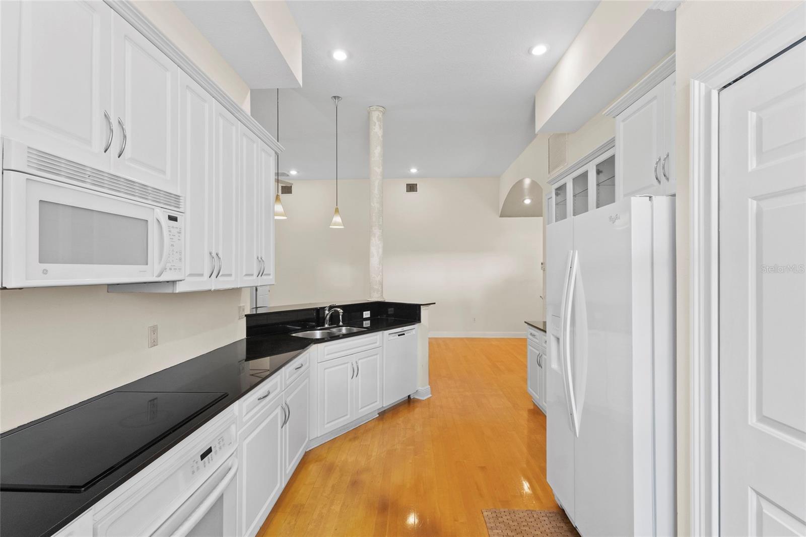 Image 17 of 38 For 548 Hyer Avenue 1