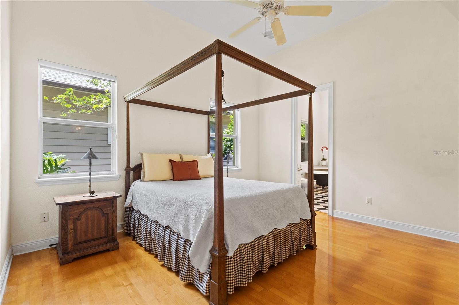 Image 22 of 38 For 548 Hyer Avenue 1