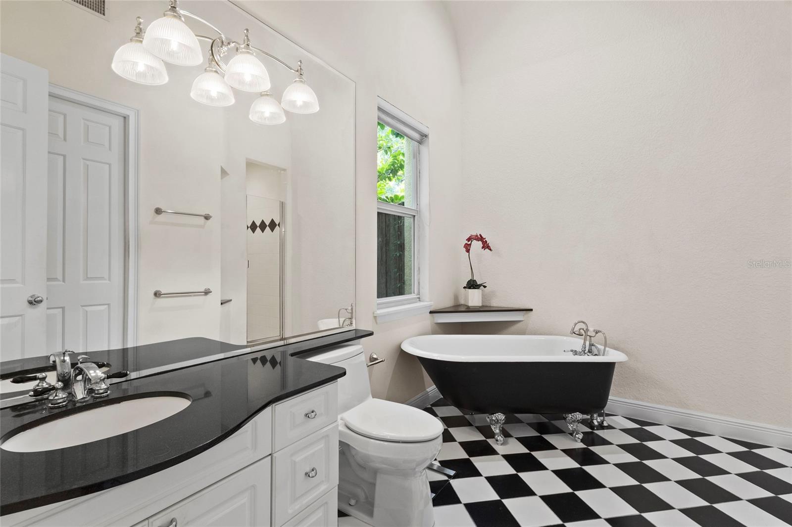 Image 23 of 38 For 548 Hyer Avenue 1