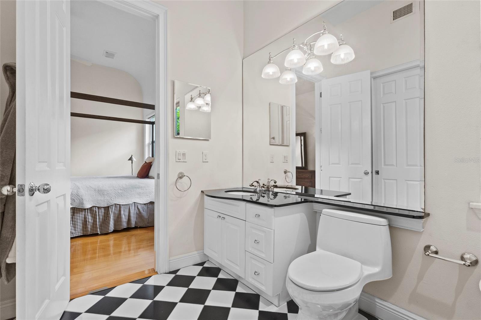 Image 24 of 38 For 548 Hyer Avenue 1