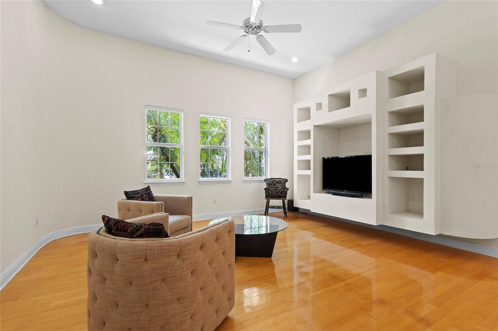 Image 5 of 38 For 548 Hyer Avenue 1