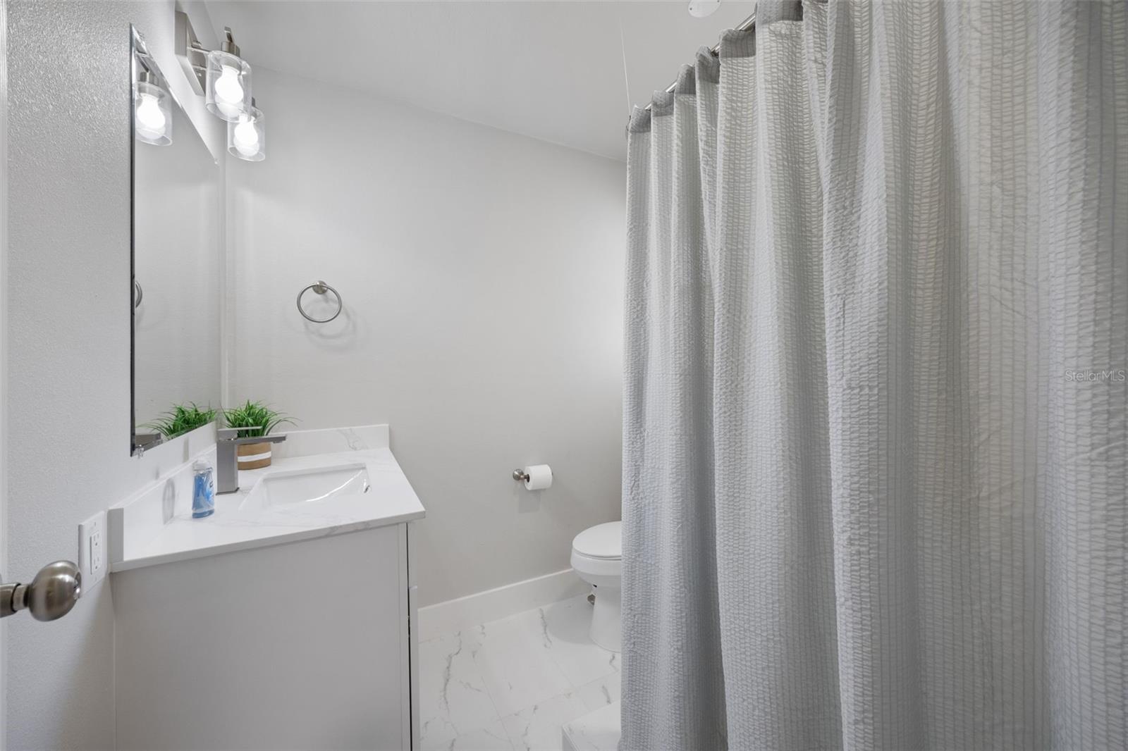 Image 10 of 36 For 1073 Kenwood Drive