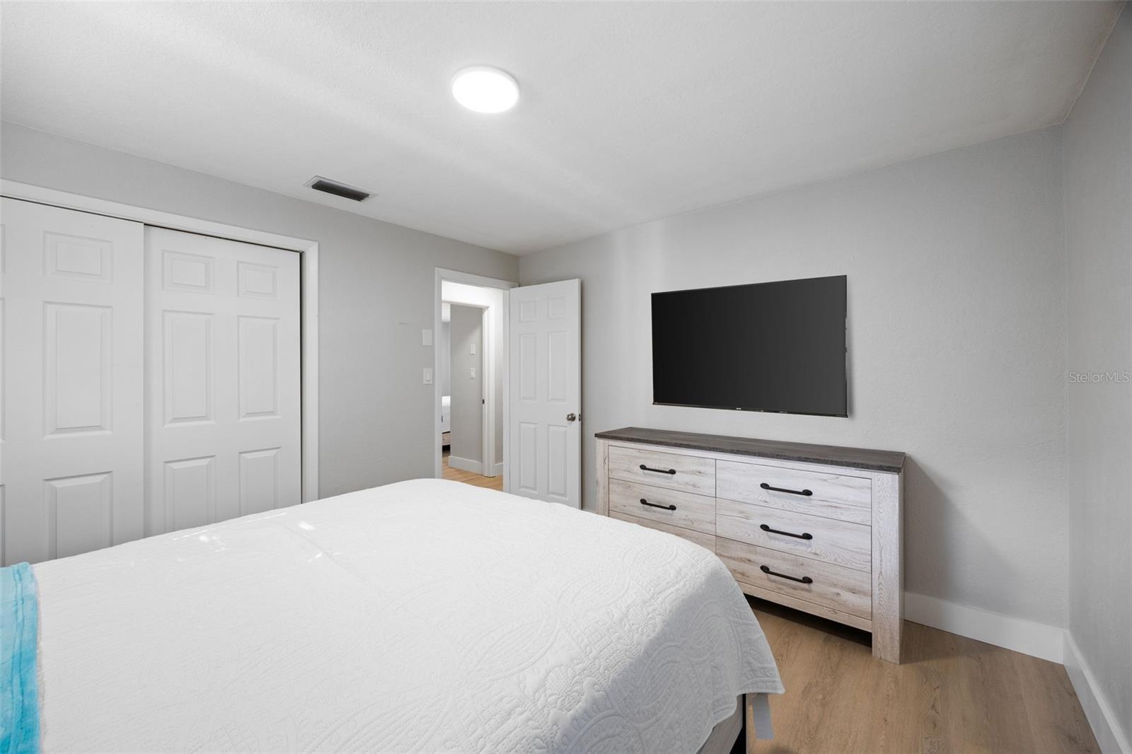 Image 32 of 36 For 1073 Kenwood Drive