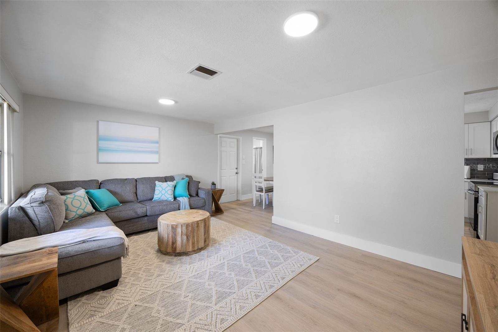 Image 4 of 36 For 1073 Kenwood Drive